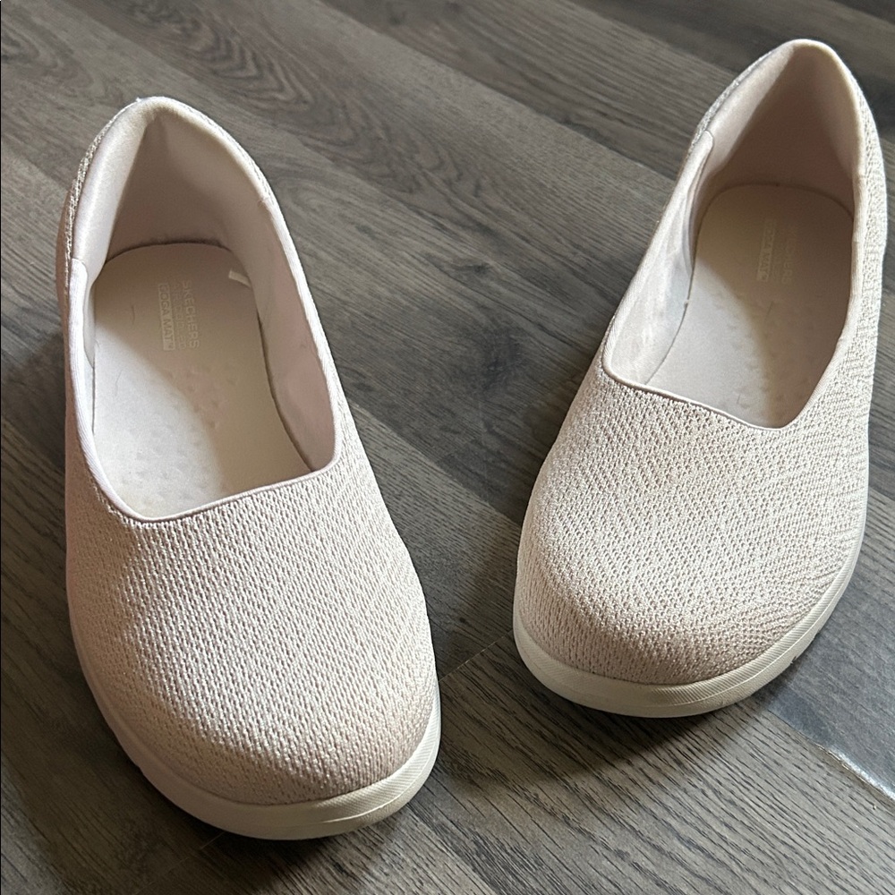 Skechers Women's Cream Textured Flats